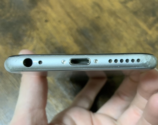 iPhone6sライトニングコネクタ